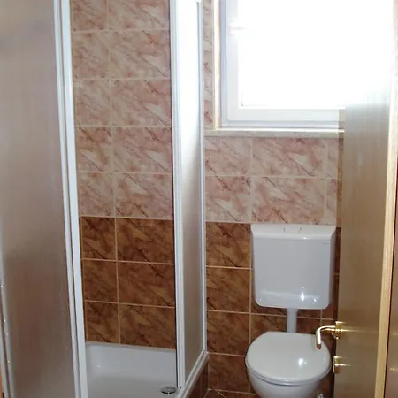 Orange Apartment *